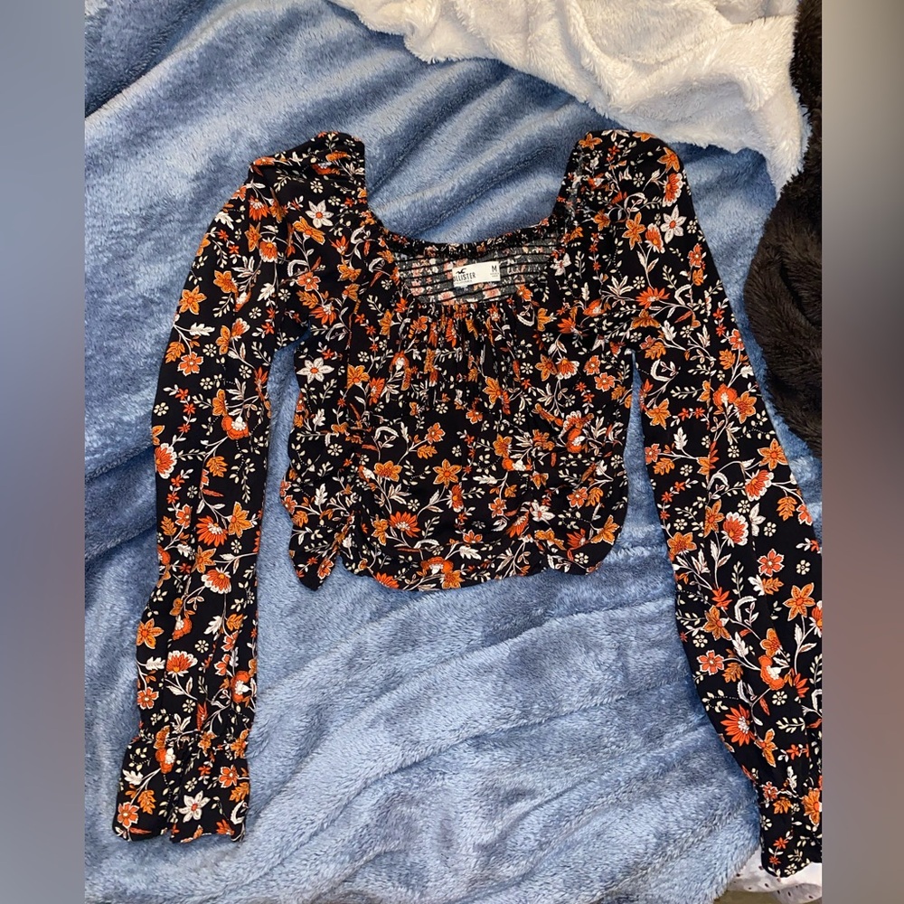 Hollister Floral LongSleeve Cropped Top.